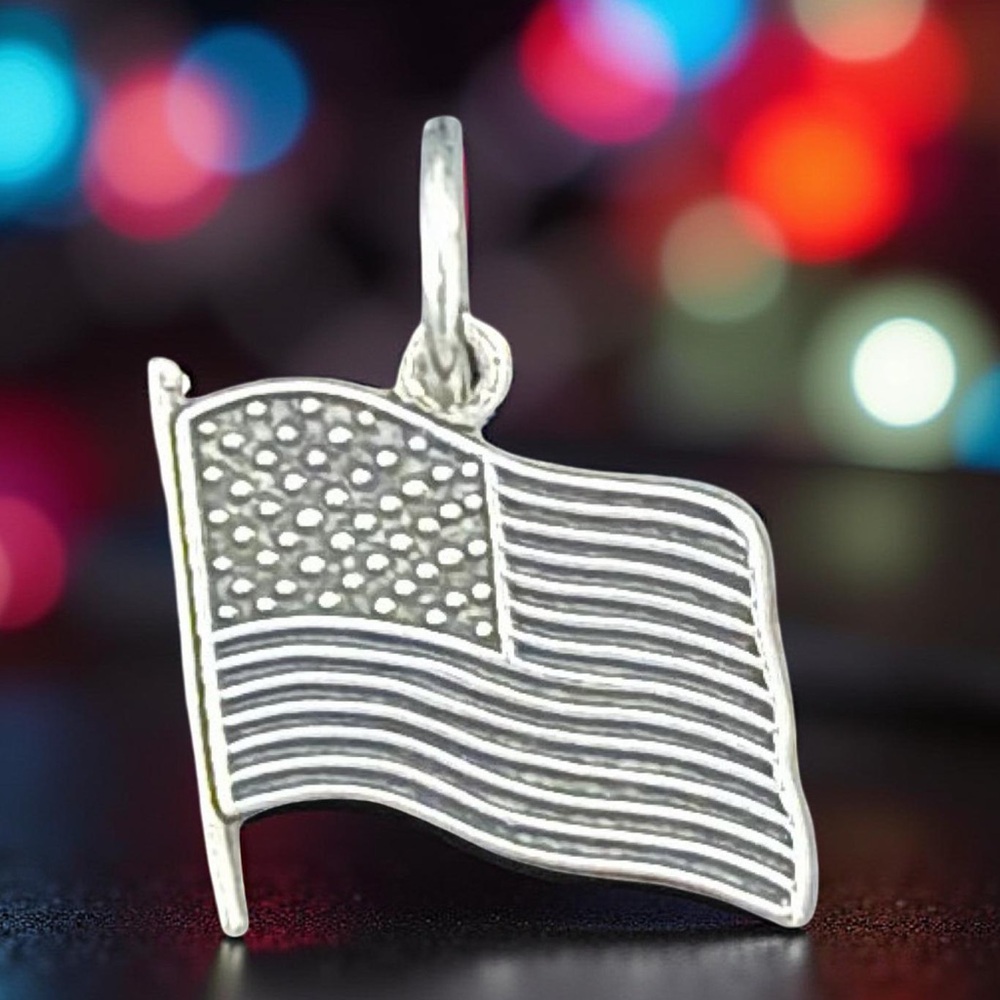 🆕 Vintage Sterling American Flag Pendant • Waving USA Charm • 1.7g 🇺🇸